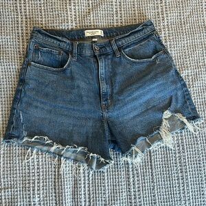 A&F Curve Love 4” Mom Short. Size 30/10